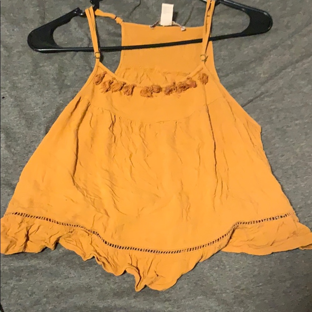 Dark mustard tank